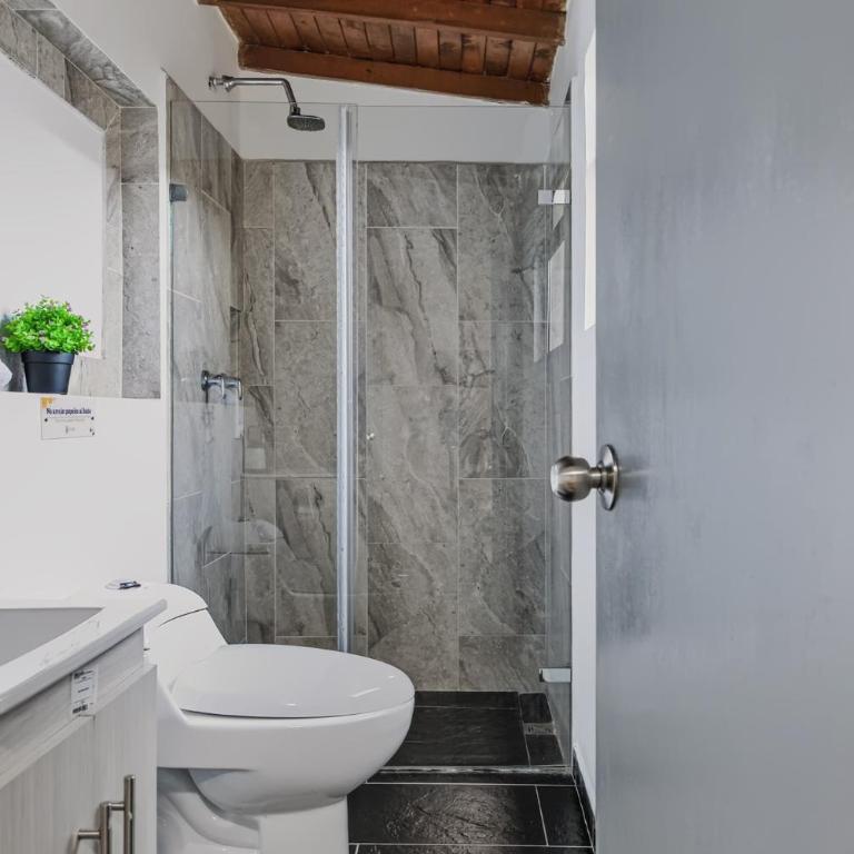 Casa Encanto Hotel Laureles Estadio - Twin Room with Private Bathroom - 1