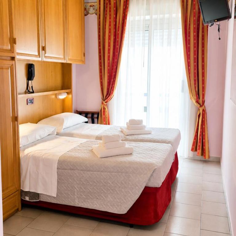 Hotel Kennedy - Camera Doppia con Letti Singoli - 8