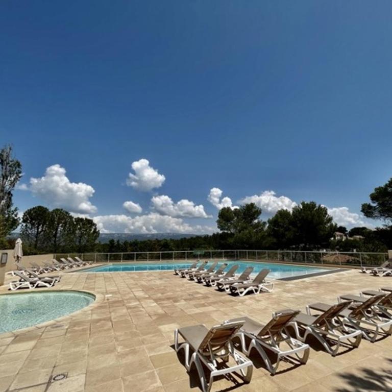 Maison de Vacances en Provence avec Piscine à Pont Royal - FR-1-658-22 - Maison de Vacances - 1