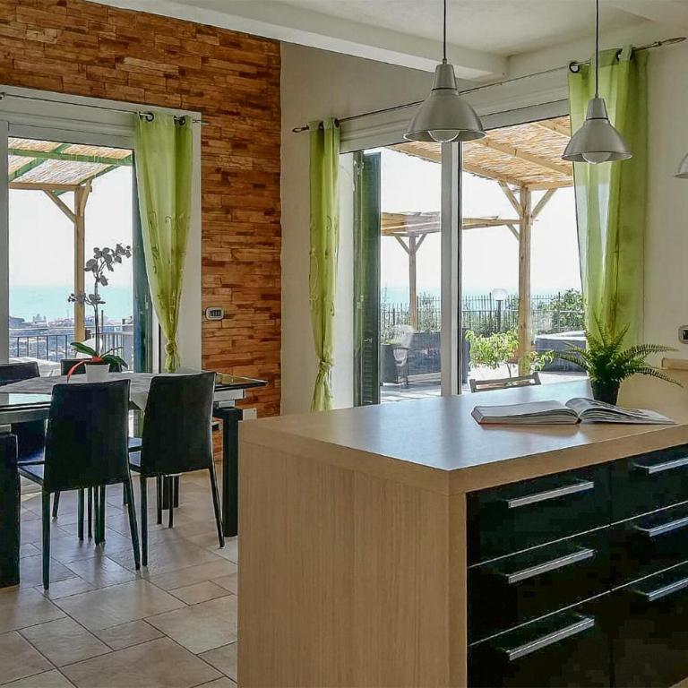 2 Bedroom Stunning Home In Imperia - Casa con 2 Camere da Letto - 1