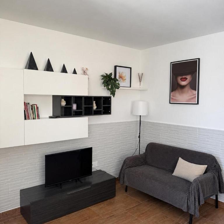 2-Bedroom Apartment 1-Minute Walk to the Beach - Two-Bedroom Apartment - 1