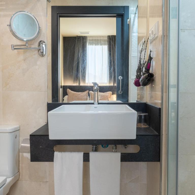 May Ramblas Hotel - Habitación Doble Pequeña - 6