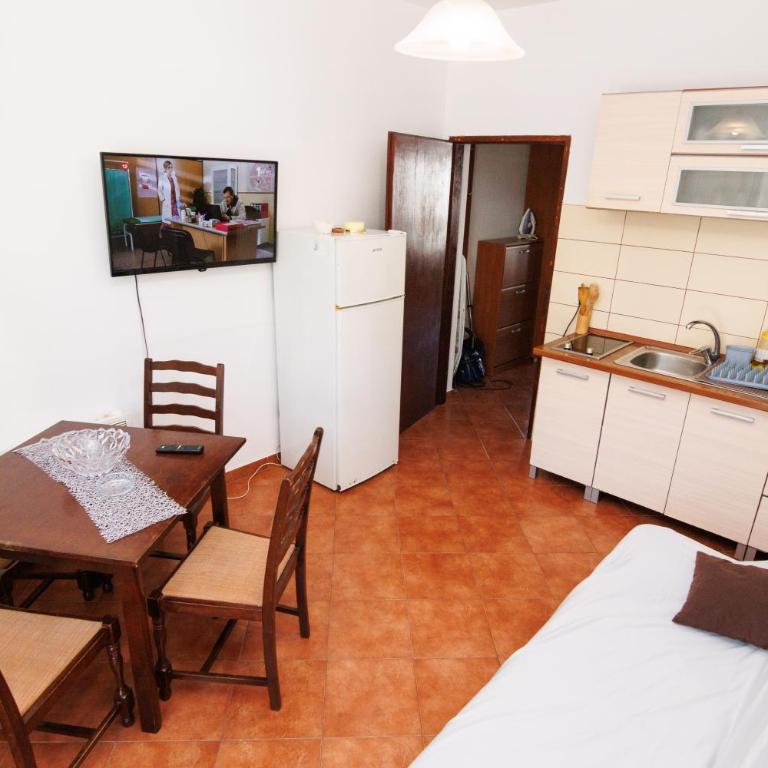 Apartments Stevo Nikočević - One-Bedroom Apartment with Terrace - 2