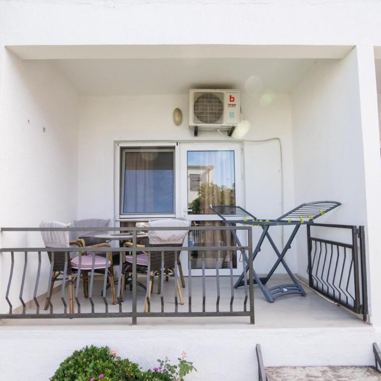 Apartments Stevo Nikočević - One-Bedroom Apartment with Terrace - 3