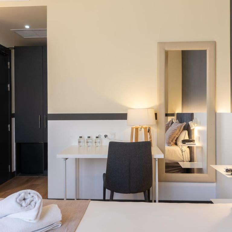 May Ramblas Hotel - Habitación Triple Superior con balcón - 4