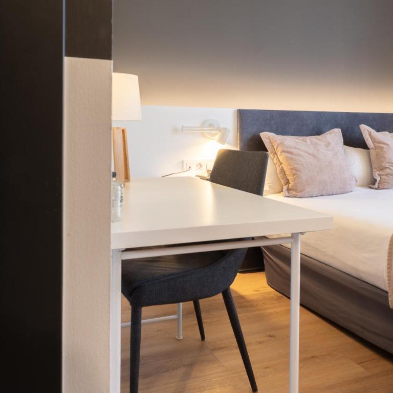 May Ramblas Hotel - Habitación Triple Superior con balcón - 1