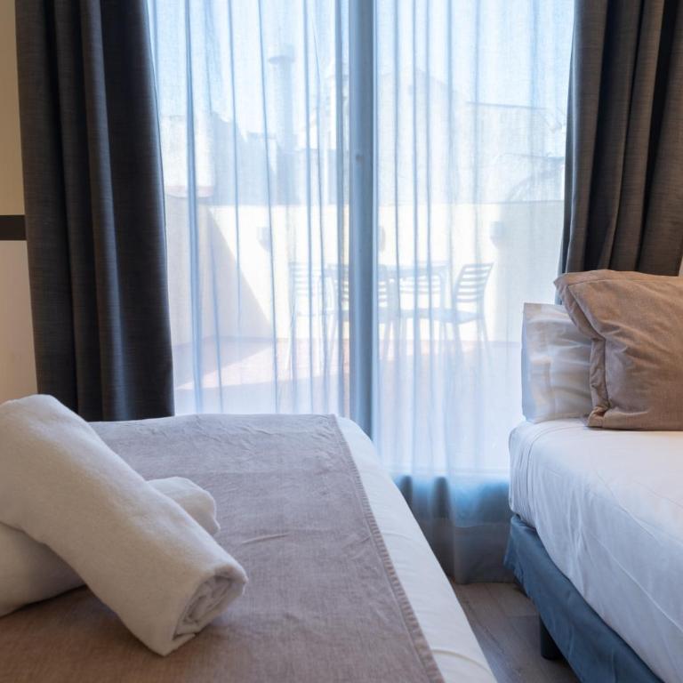May Ramblas Hotel - Habitación Triple Superior con balcón - 2