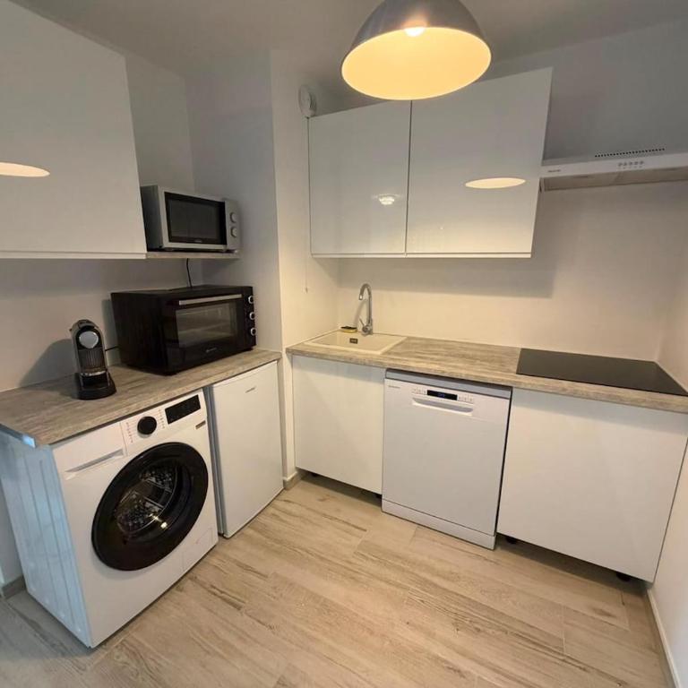Newly build 2 bed Cap-Martin beach - 10mns from Monaco - Appartement 2 Chambres - 5