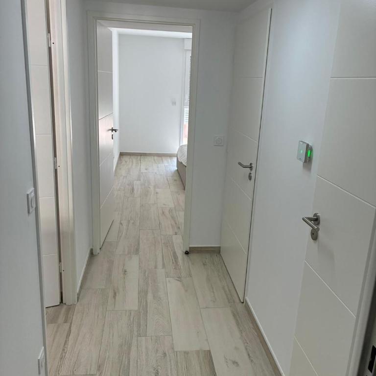 Newly build 2 bed Cap-Martin beach - 10mns from Monaco - Appartement 2 Chambres - 11