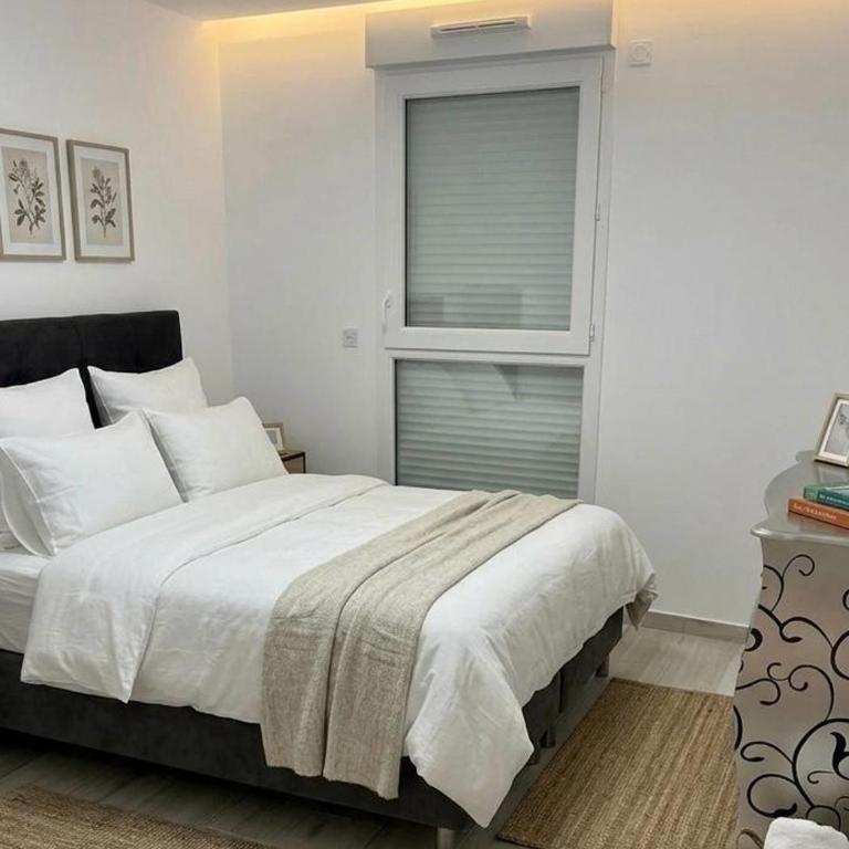 Newly build 2 bed Cap-Martin beach - 10mns from Monaco - Appartement 2 Chambres - 19