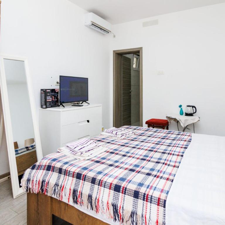 Apartments Stevo Nikočević - Double Room with Terrace - 2