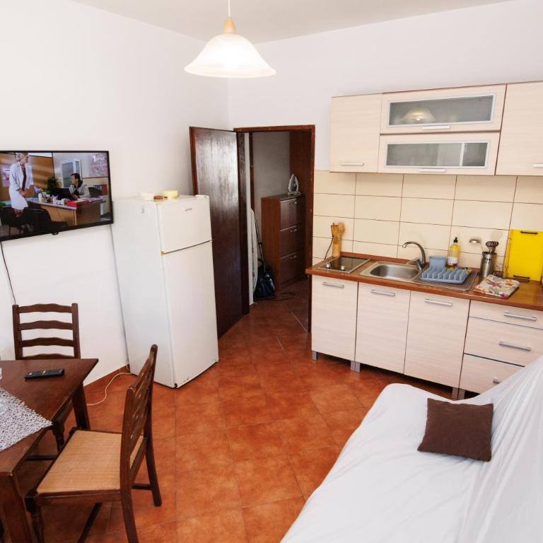 Apartments Stevo Nikočević - One-Bedroom Apartment with Terrace - 8