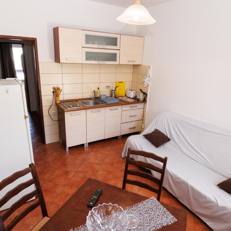 Apartments Stevo Nikočević - One-Bedroom Apartment with Terrace - 9