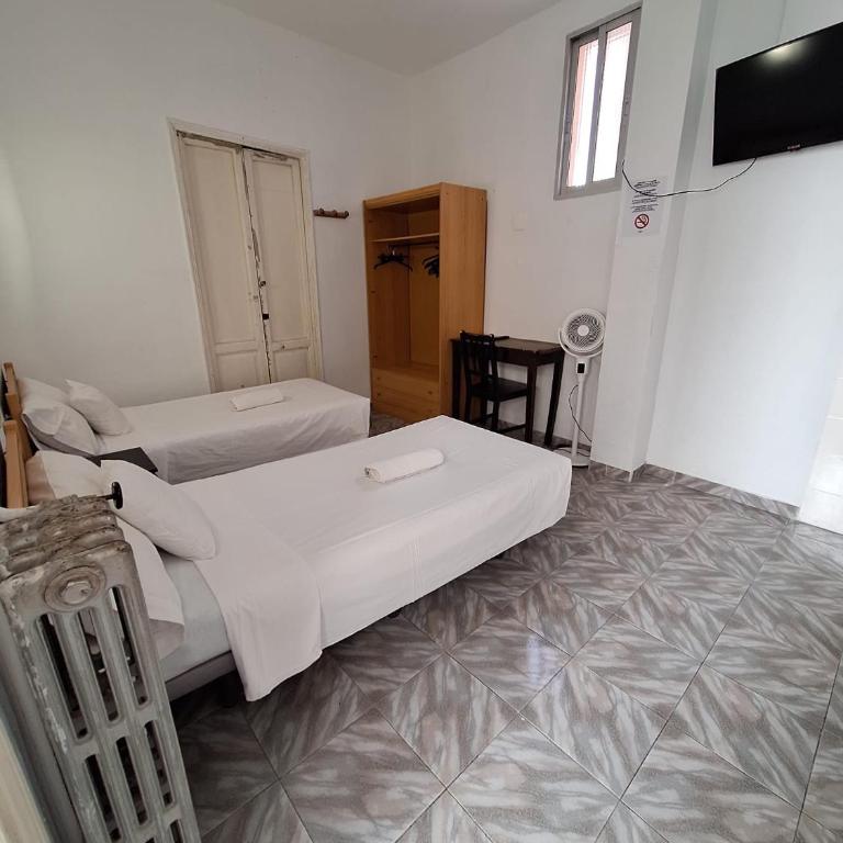 Hostal Alonso No Limit Madrid - Habitación Doble Económica - 2 camas - 1