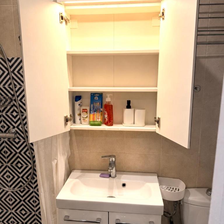 Spacious Studio - Central Paris - One-Bedroom Apartment - 10