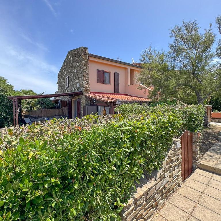 Relax at Lentischi - Private Veranda & BBQ by Host Hero - Appartamento - 35