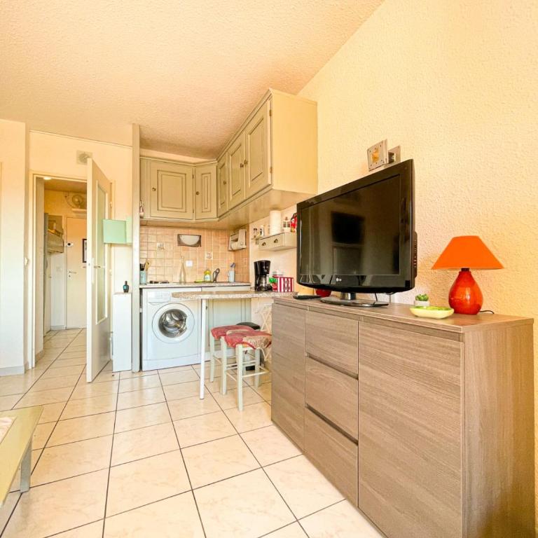 Bright apartment with pool - Apartment - 7