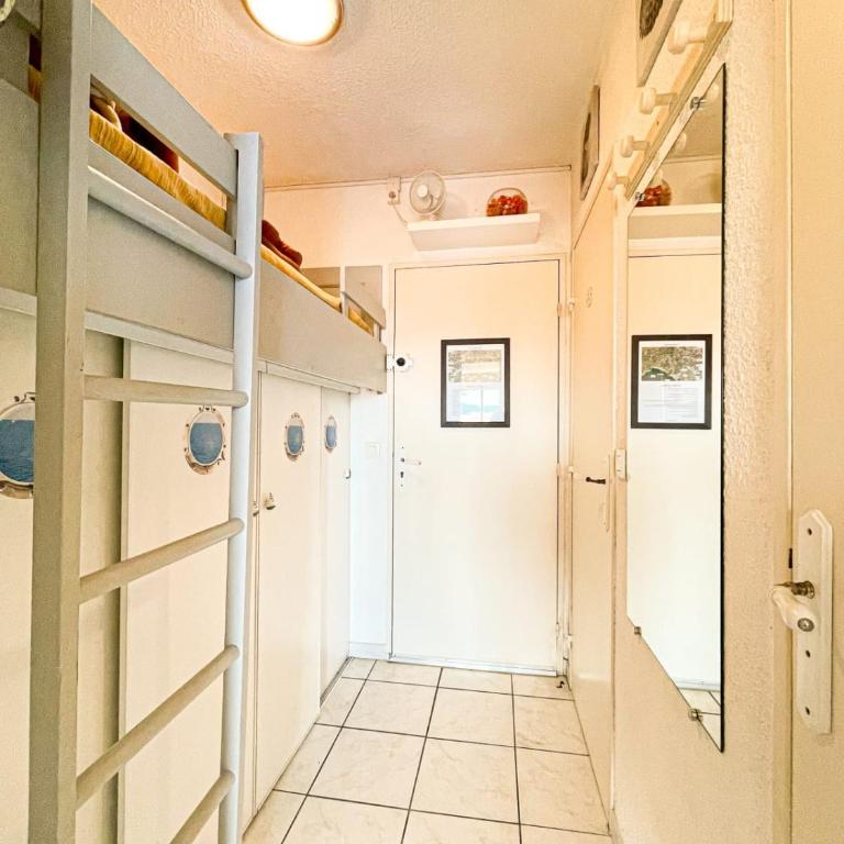 Bright apartment with pool - Apartment - 10
