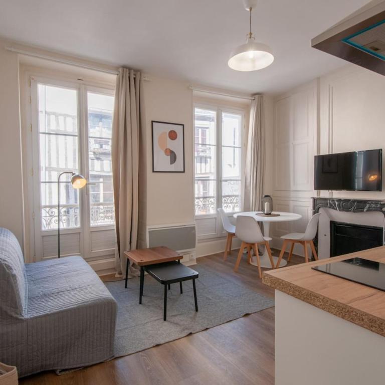 Le Bourg - 38m2 rénové - rue de Bourgogne - Appartement 2 Chambres - 9