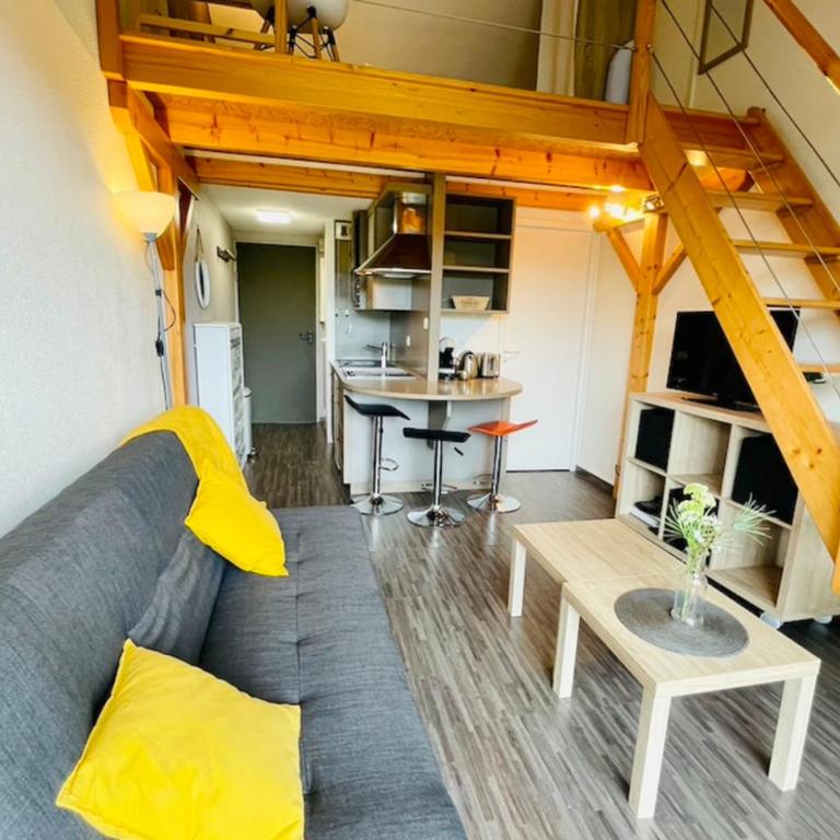 Lovely Apartment With Balcony Near The Lake - Appartamento - 5