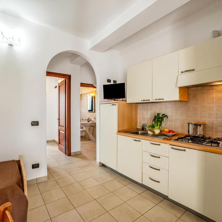 Blumare Resort - One Bedroom Apartment with Garden 6 - 7