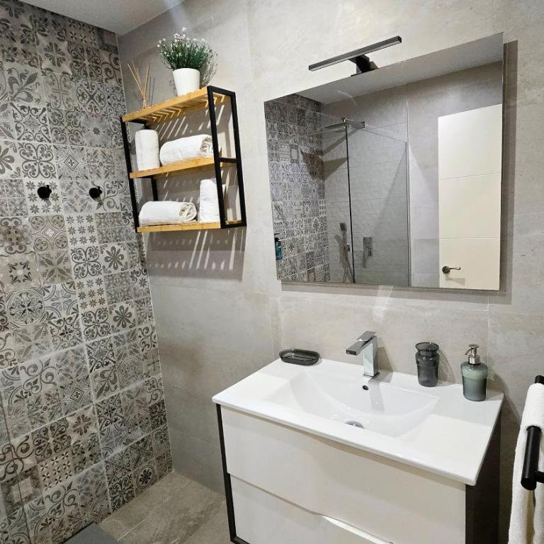Casa Barbero - Two-Bedroom Apartment - 8
