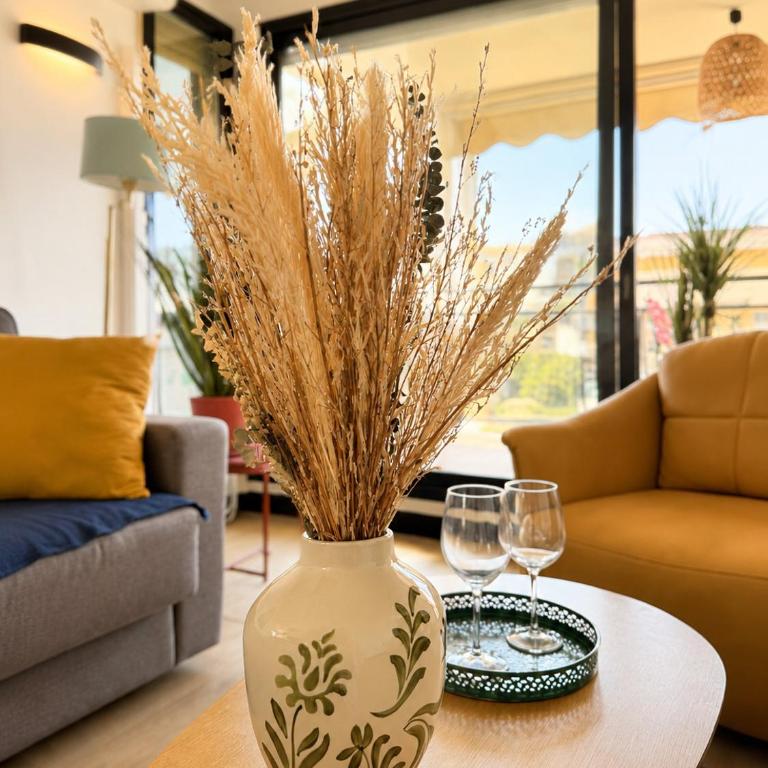 Home Riviera - One-Bedroom Apartment Near Beach - Appartement avec Vue et Balcon - 4
