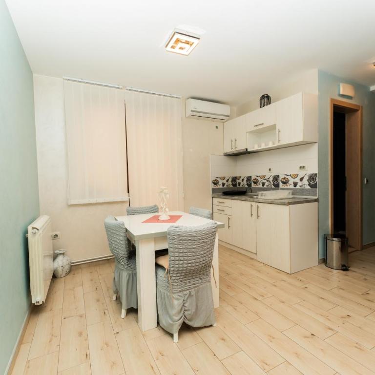 Zvezda Lux - Deluxe Apartment mit 2 Schlafzimmern - 4