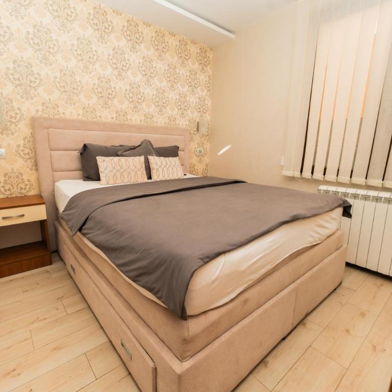 Zvezda Lux - Deluxe Apartment mit 2 Schlafzimmern - 7