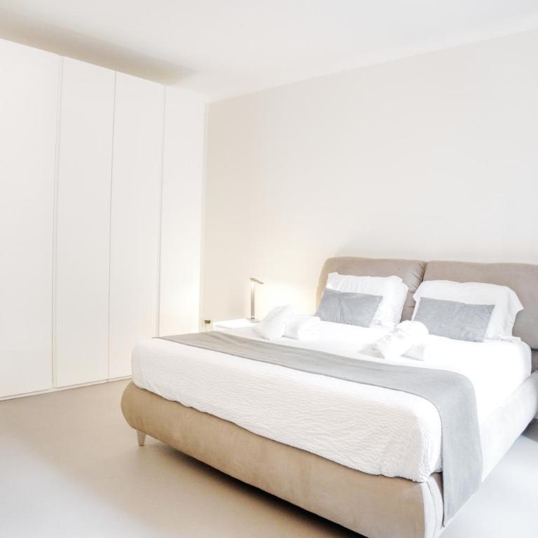 Monforte Premium Apartment - Steps from San Babila - Two-Bedroom Apartment - 5
