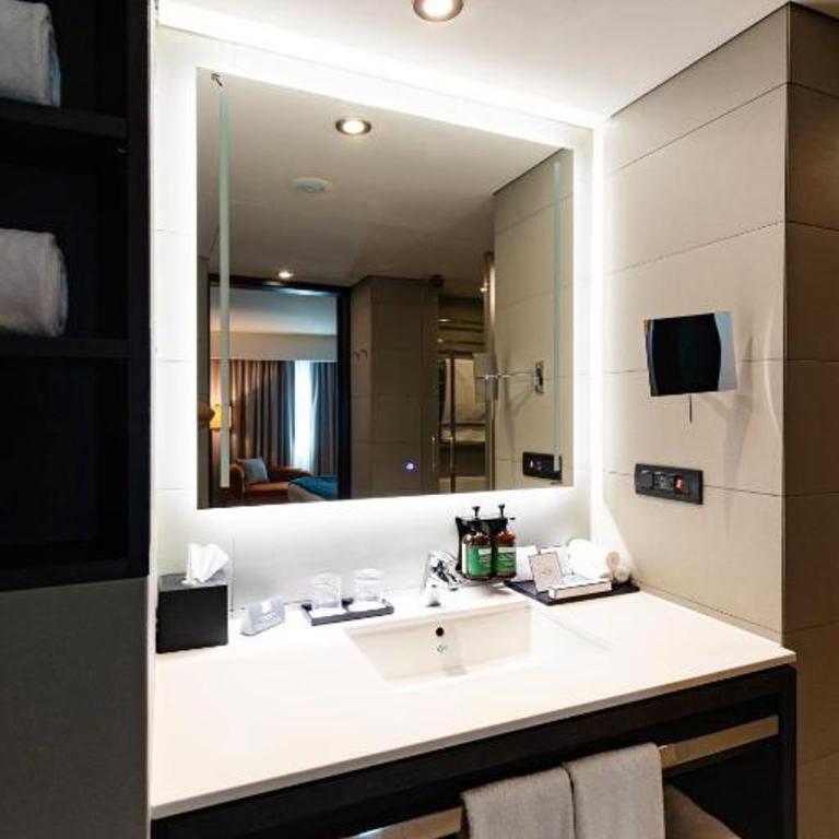 Crowne Plaza Belgrade by IHG - Suite mit Stadtblick - 2