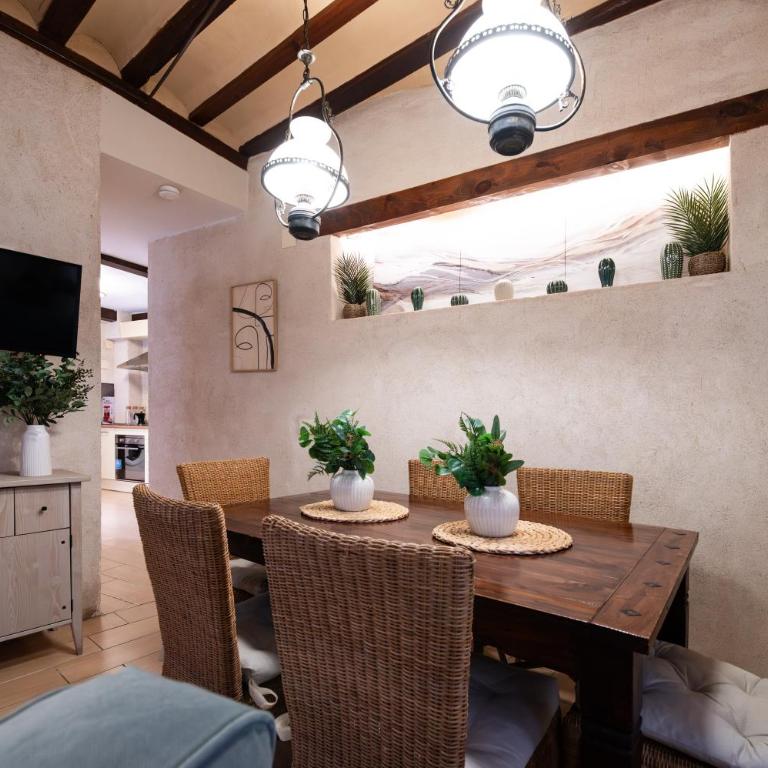 Patio in the Heart of Toledo , Pets , Family - Apartamento de 2 dormitorios con terraza - 19