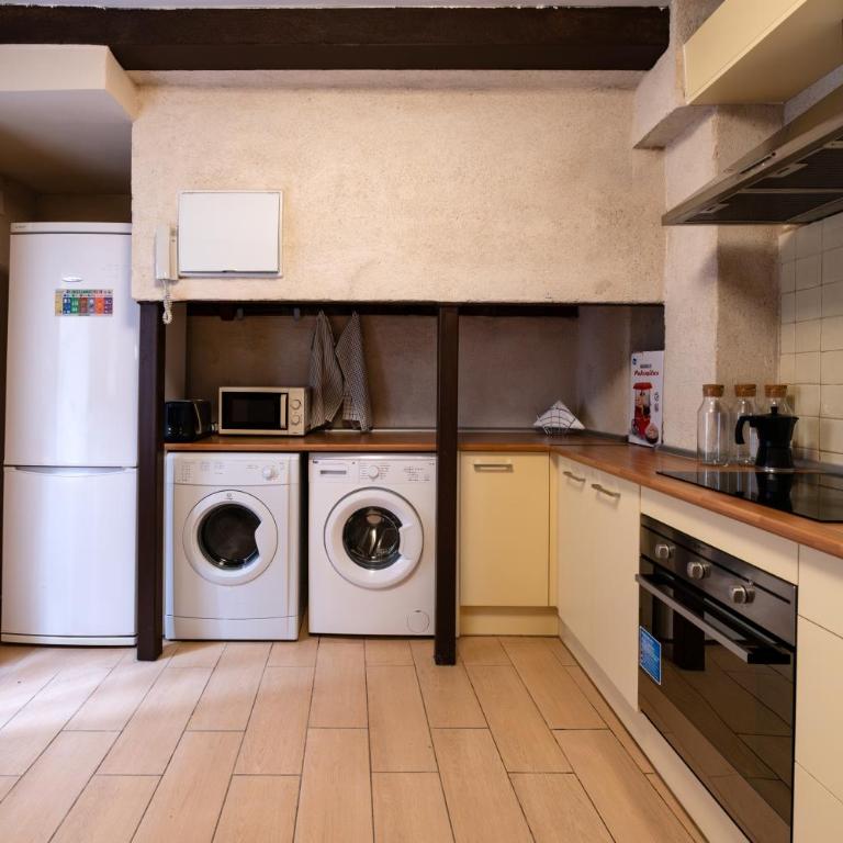 Patio in the Heart of Toledo , Pets , Family - Apartamento de 2 dormitorios con terraza - 23