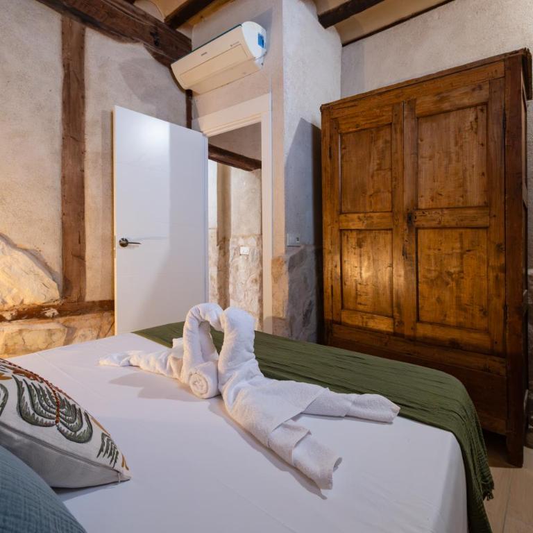 Patio in the Heart of Toledo , Pets , Family - Apartamento de 2 dormitorios con terraza - 40