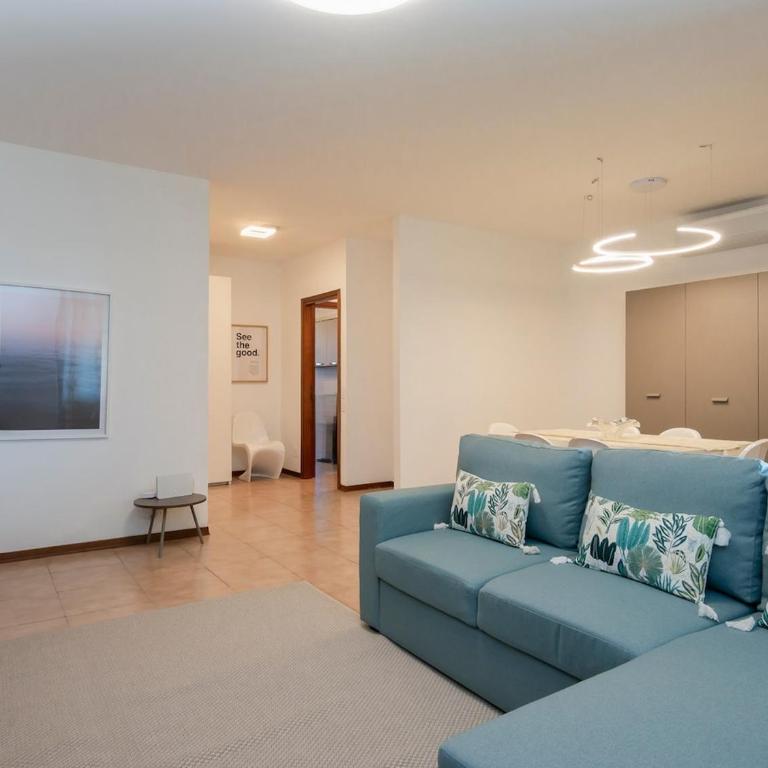 Xenia Milano - 4 rooms apt in Via Cassano 14 - Three-Bedroom Apartment - 5