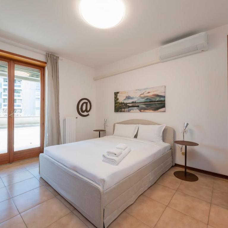 Xenia Milano - 4 rooms apt in Via Cassano 14 - Three-Bedroom Apartment - 13