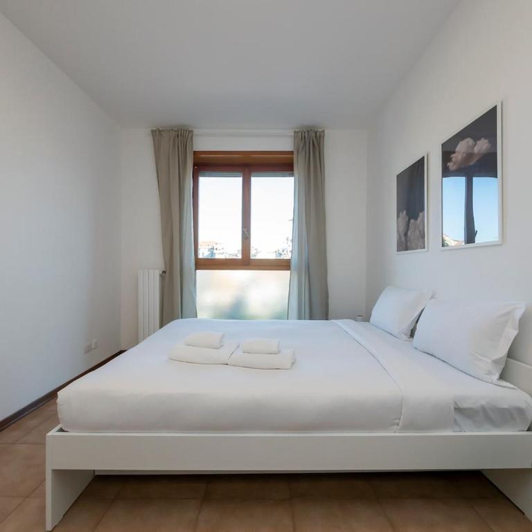 Xenia Milano - 4 rooms apt in Via Cassano 14 - Three-Bedroom Apartment - 4