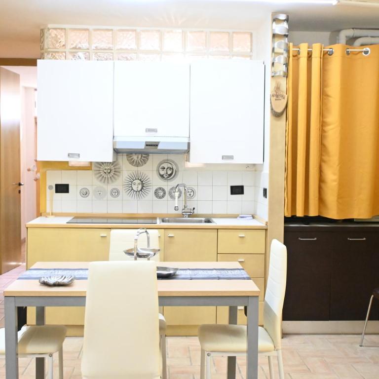 N325 - Numana, comodo bilocale in zona tranquilla vicino al mare - Appartamento con 1 Camera da Letto - 1