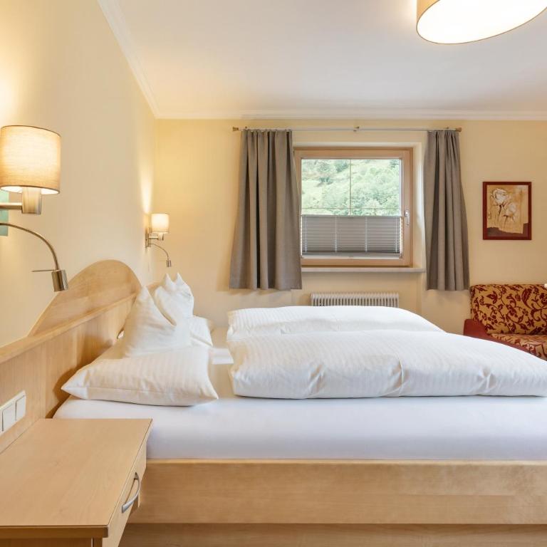 Haus Tirol - Doppelzimmer mit Balkon - 10