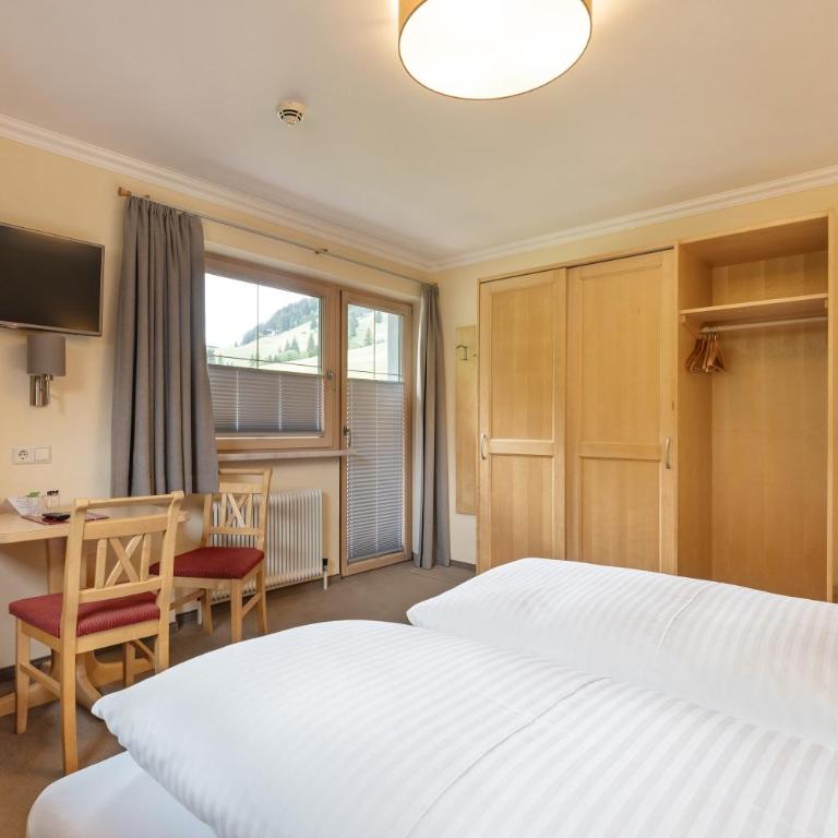 Haus Tirol - Doppelzimmer mit Balkon - 11