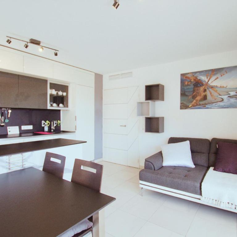 Krystal Palace B - Two-Bedroom Deluxe Apartment with Balcony - 7