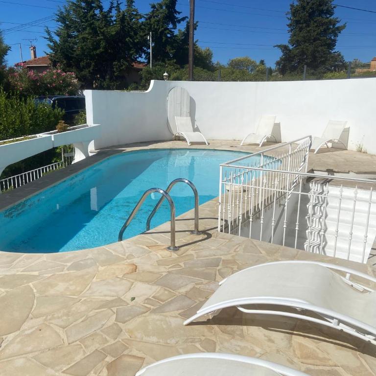 Studio avec piscine et grande terrasse Parking gratuit Nice - Maison 1 Chambre - 1
