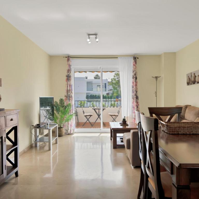 Apartamento con piscina y paddel en Guadalmina Alta - AVIA 2 3 - Apartamento de 2 dormitorios con balcón y terraza - 3