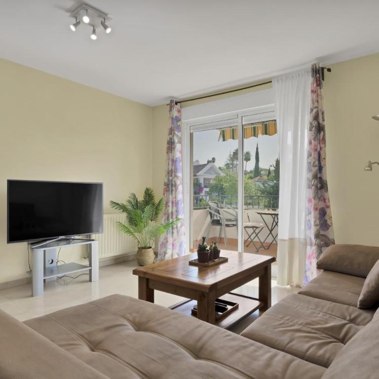 Apartamento con piscina y paddel en Guadalmina Alta - AVIA 2 3 - Apartamento de 2 dormitorios con balcón y terraza - 4