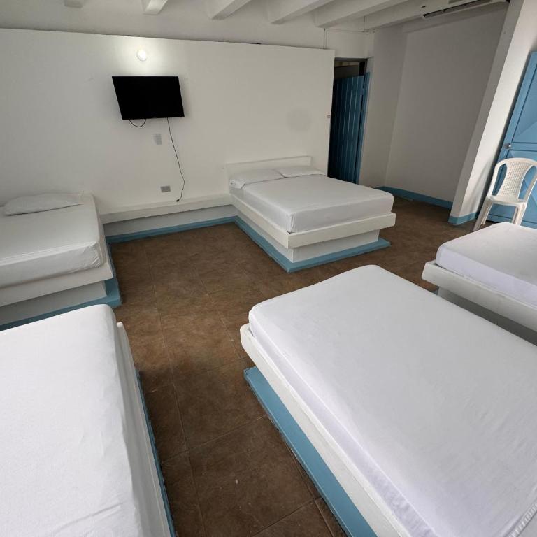 Hotel La Popa Honda Tolima - Family Room with Private Bathroom - 9