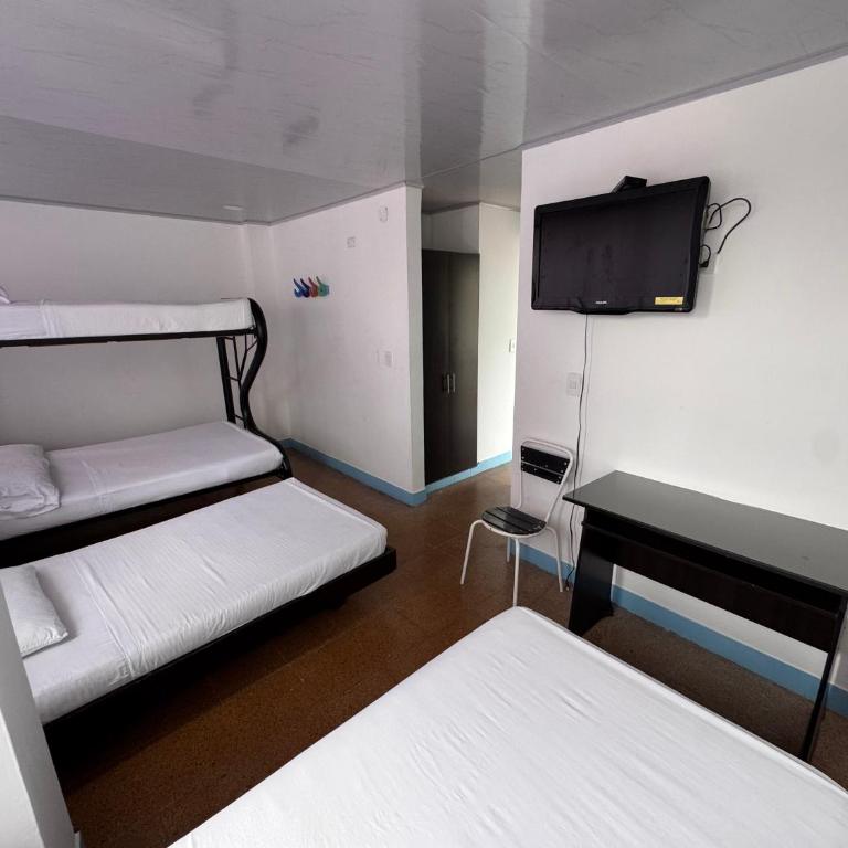 Hotel La Popa Honda Tolima - Family Room with Private Bathroom - 25