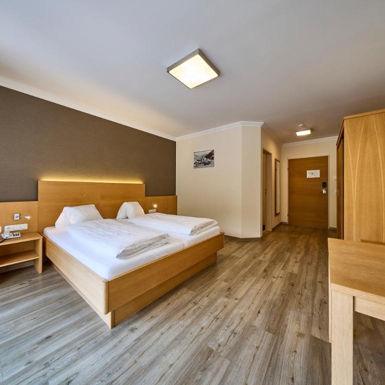 Leni-Marie Saalbach - Doppelzimmer mit Balkon - 7
