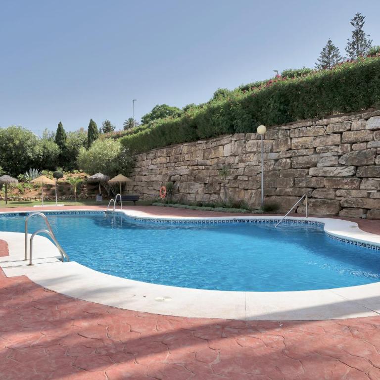 Apartamento con piscina y paddel en Guadalmina Alta - AVIA 2 3 - Apartamento de 2 dormitorios con balcón y terraza - 1