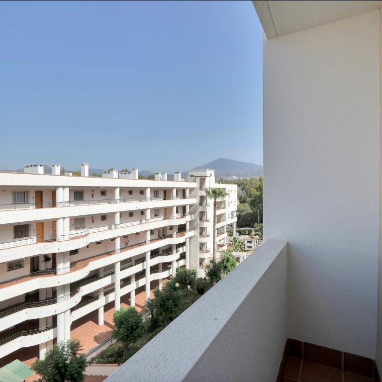 Apartamento con piscina y paddel en Guadalmina Alta - AVIA 2 3 - Apartamento de 2 dormitorios con balcón y terraza - 24