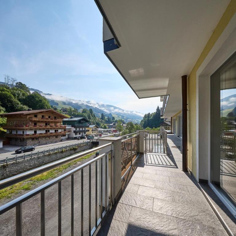 Leni-Marie Saalbach - Doppelzimmer mit Balkon - 1